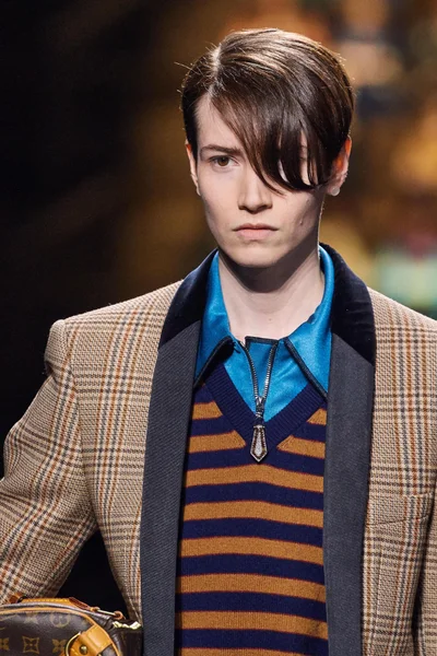 Look 48